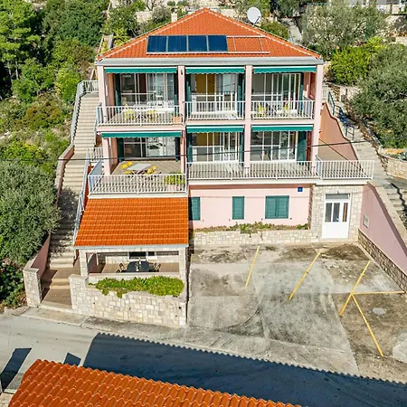 2 Bedroom Beautiful In Karbuni 아파트 Potirna