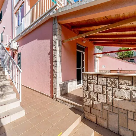 2 Bedroom Beautiful In Karbuni Potirna