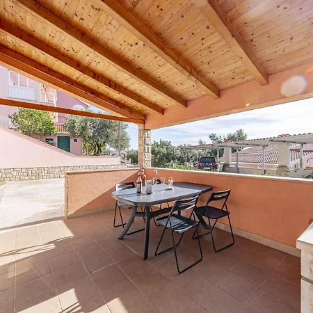 2 Bedroom Beautiful In Karbuni *