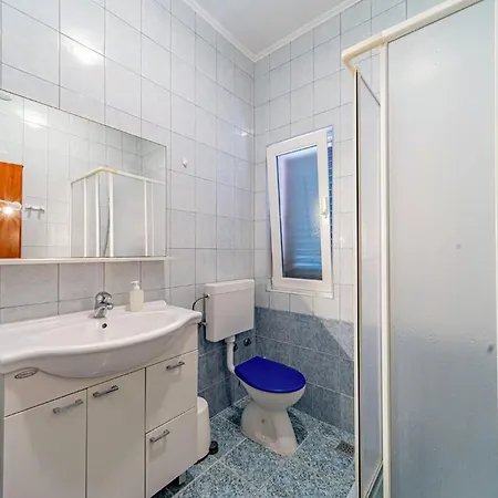 Cozy Apartment In Karbuni With Wifi
