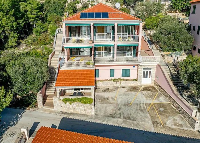 2 Bedroom Beautiful In Karbuni 아파트 Potirna