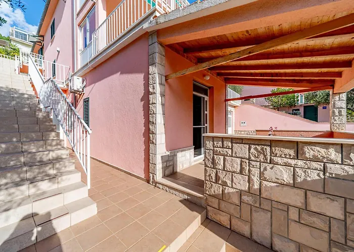 2 Bedroom Beautiful In Karbuni Potirna