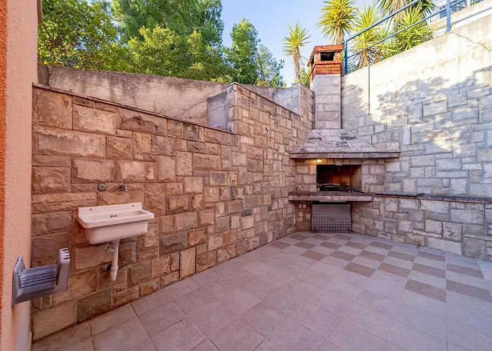 2 Bedroom Beautiful In Karbuni 아파트