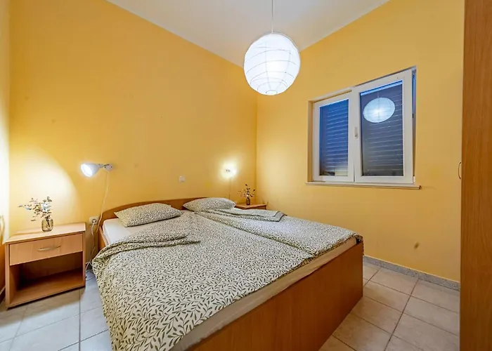 2 Bedroom Beautiful In Karbuni 아파트 Potirna